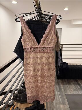 Embroidered V-Neck Lace Sheath Dress in Dusty Rose